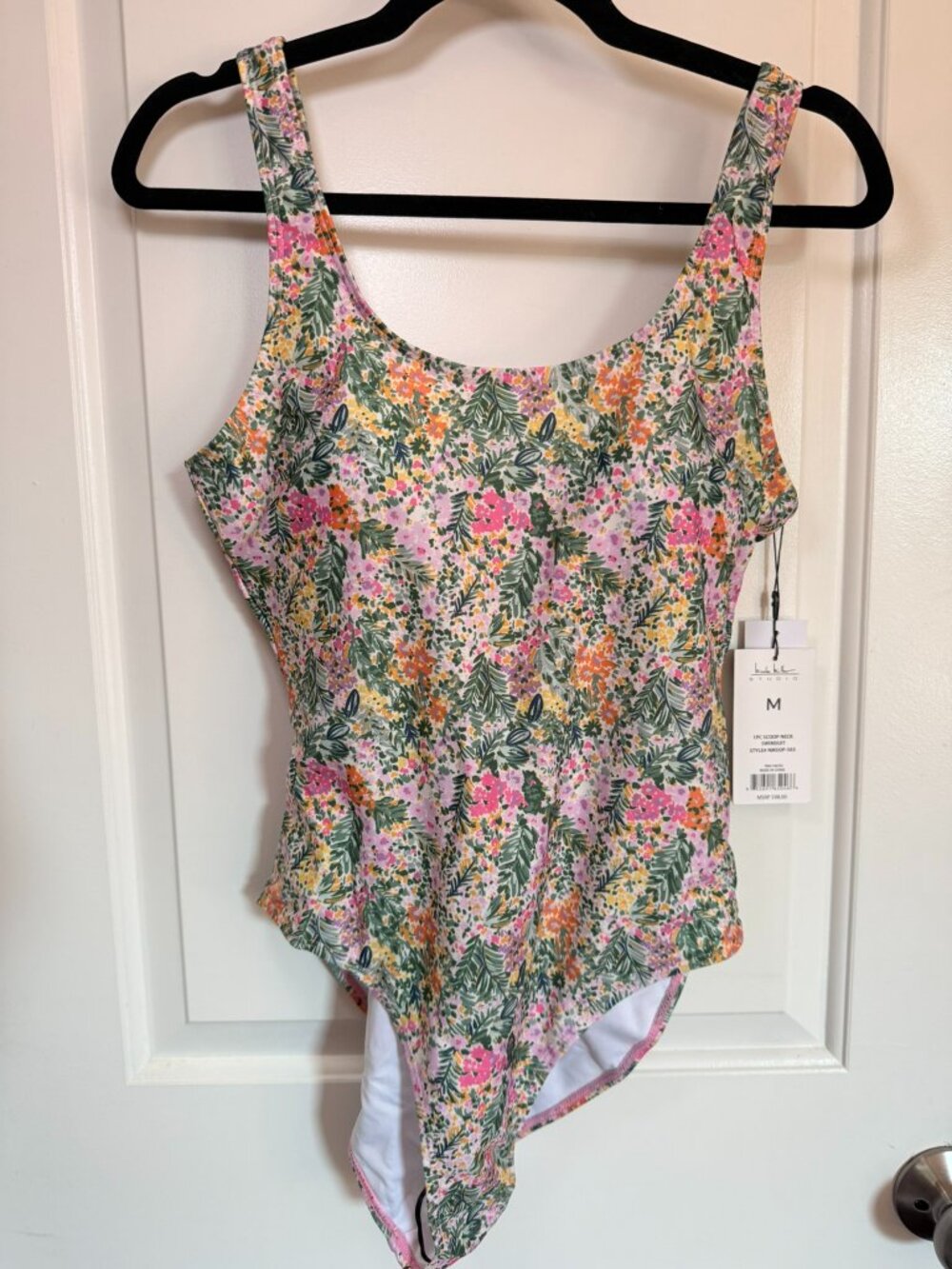 NWT Nicole Miller Floral Scoop Neck One Piece Swimsuit Size M Romantic Feminine